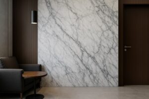 یوارپوش سنگی مرمری روشن در فضای اداری لوکس